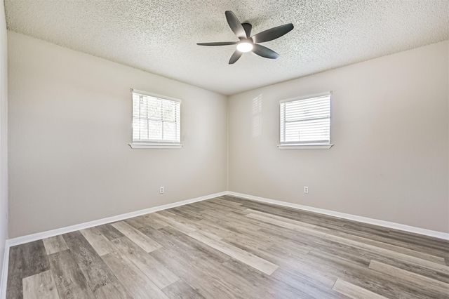 610 County Road 157, Alvin, TX 77511