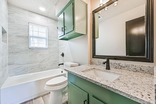610 County Road 157, Alvin, TX 77511