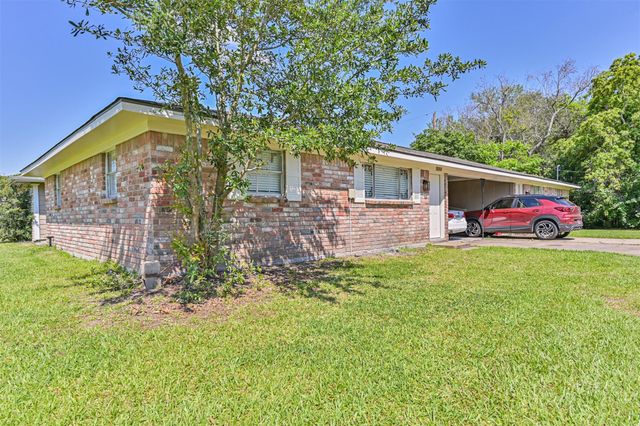 610 County Road 157, Alvin, TX 77511