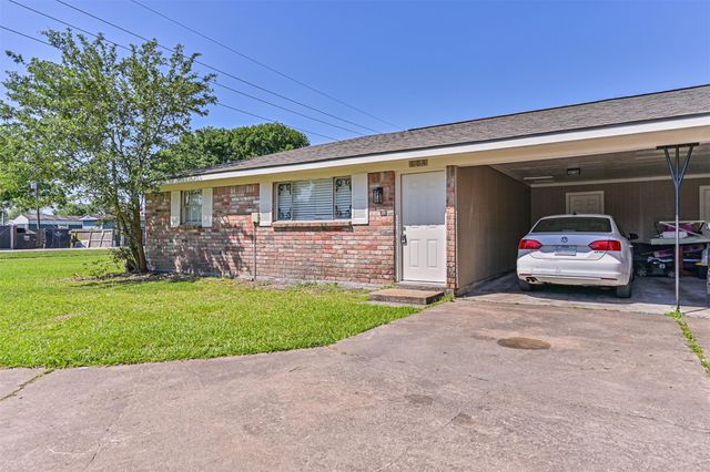 610 County Road 157, Alvin, TX 77511