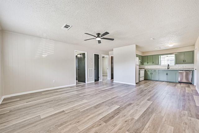 610 County Road 157, Alvin, TX 77511