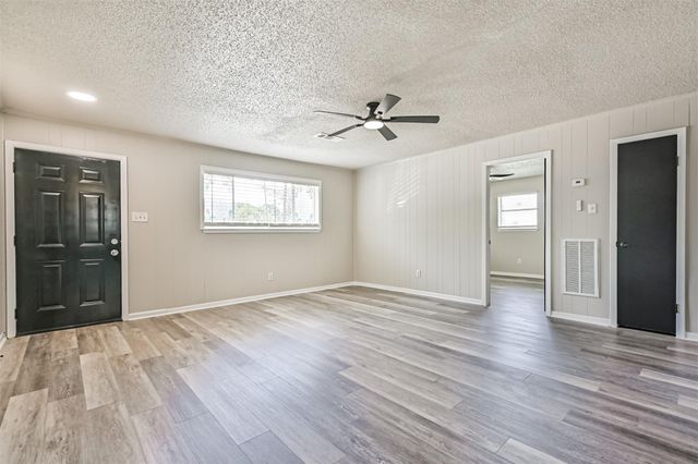 610 County Road 157, Alvin, TX 77511