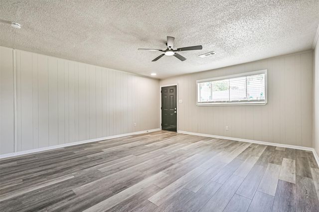610 County Road 157, Alvin, TX 77511