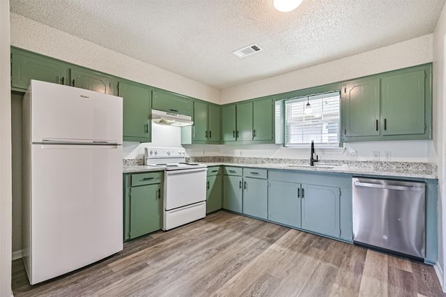 610 County Road 157, Alvin, TX 77511