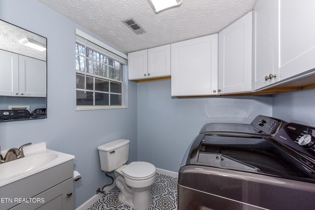 130 Hardwick Lane, Lenoir City, TN 37771