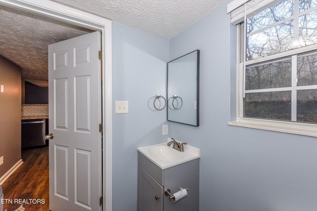 130 Hardwick Lane, Lenoir City, TN 37771