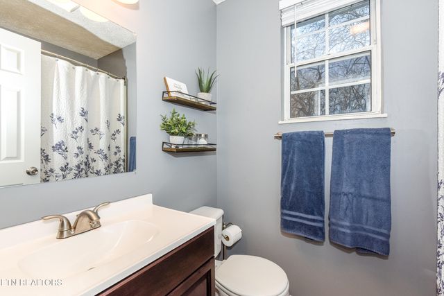 130 Hardwick Lane, Lenoir City, TN 37771