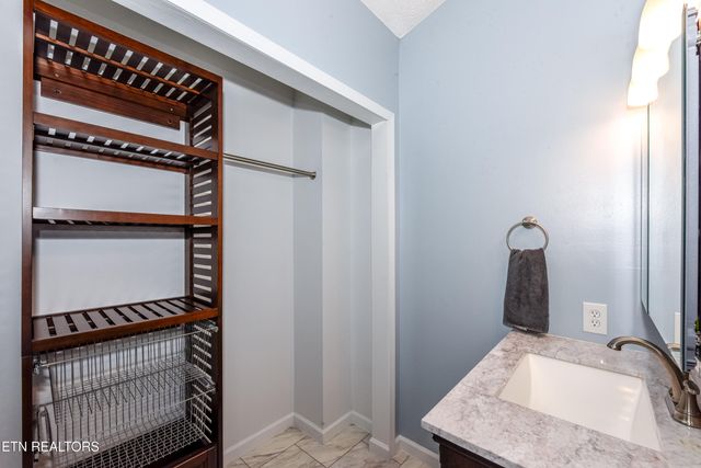 130 Hardwick Lane, Lenoir City, TN 37771