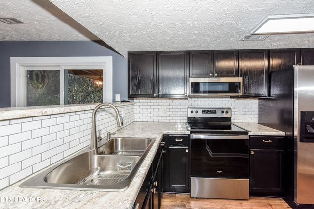 130 Hardwick Lane, Lenoir City, TN 37771