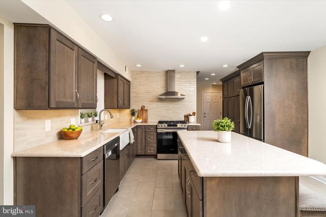 85 VILLAGE DR E, Hamilton, NJ 08620