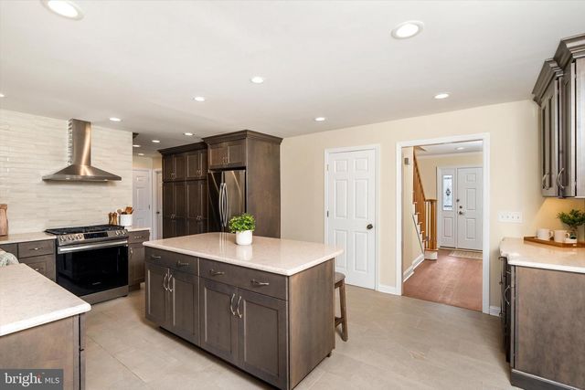 85 VILLAGE DR E, Hamilton, NJ 08620