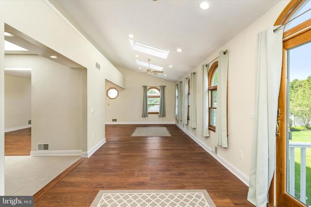85 VILLAGE DR E, Hamilton, NJ 08620