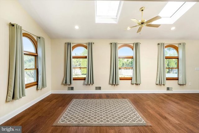 85 VILLAGE DR E, Hamilton, NJ 08620