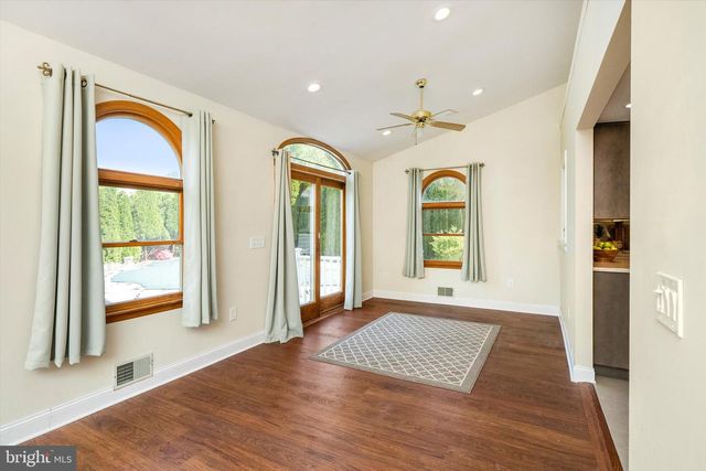 85 VILLAGE DR E, Hamilton, NJ 08620