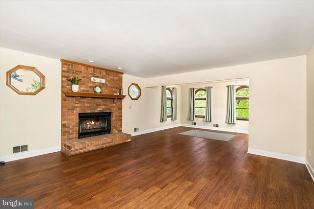 85 VILLAGE DR E, Hamilton, NJ 08620