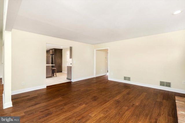 85 VILLAGE DR E, Hamilton, NJ 08620