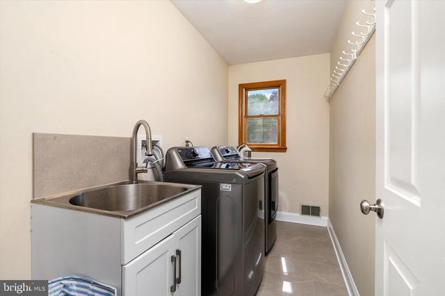 85 VILLAGE DR E, Hamilton, NJ 08620
