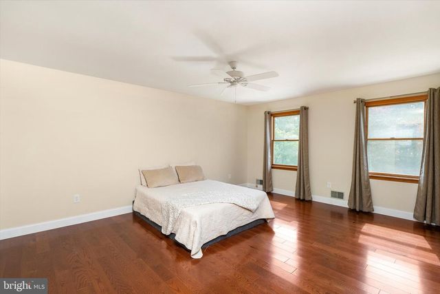 85 VILLAGE DR E, Hamilton, NJ 08620