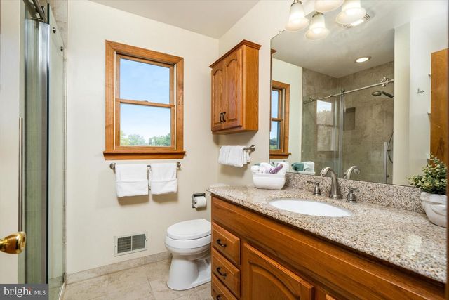 85 VILLAGE DR E, Hamilton, NJ 08620