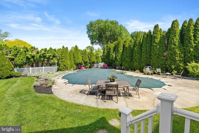 85 VILLAGE DR E, Hamilton, NJ 08620