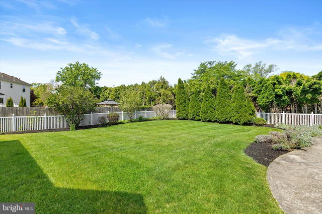 85 VILLAGE DR E, Hamilton, NJ 08620