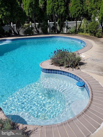 85 VILLAGE DR E, Hamilton, NJ 08620
