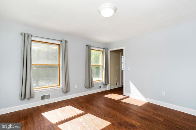 85 VILLAGE DR E, Hamilton, NJ 08620