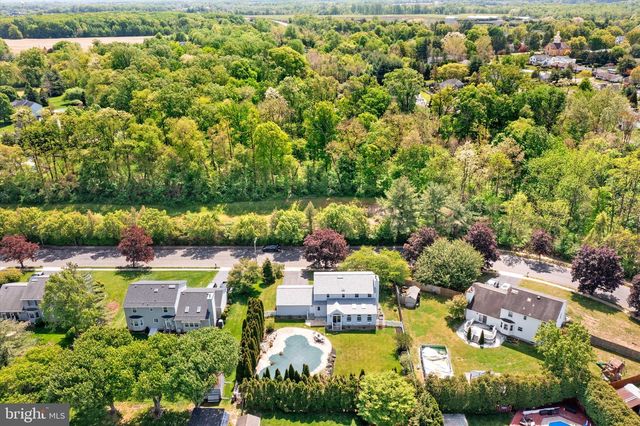 85 VILLAGE DR E, Hamilton, NJ 08620