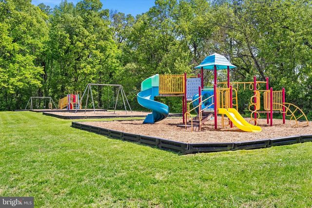 85 VILLAGE DR E, Hamilton, NJ 08620