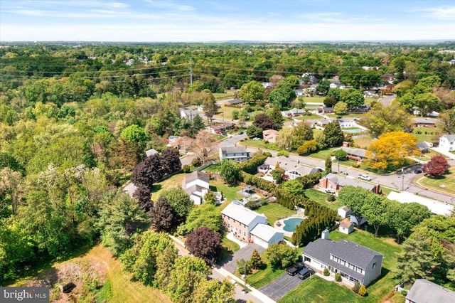 85 VILLAGE DR E, Hamilton, NJ 08620