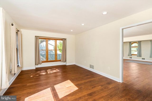 85 VILLAGE DR E, Hamilton, NJ 08620