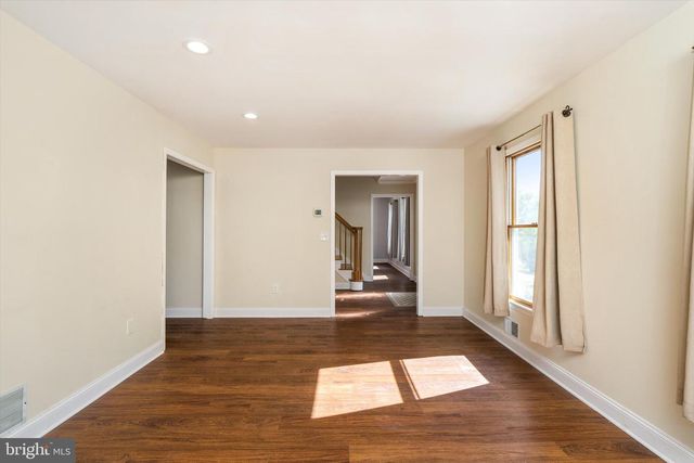 85 VILLAGE DR E, Hamilton, NJ 08620