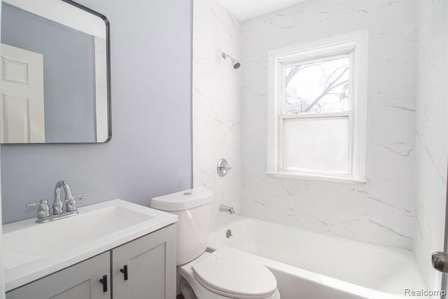 881 Garfield Avenue, Lincoln Park, MI 48146