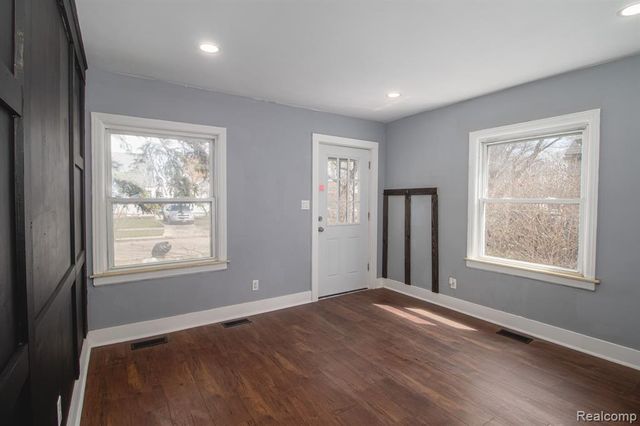 881 Garfield Avenue, Lincoln Park, MI 48146