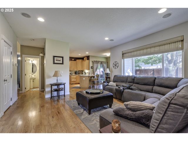 1175 Ne IRENE Ct, Hillsboro, OR 97124