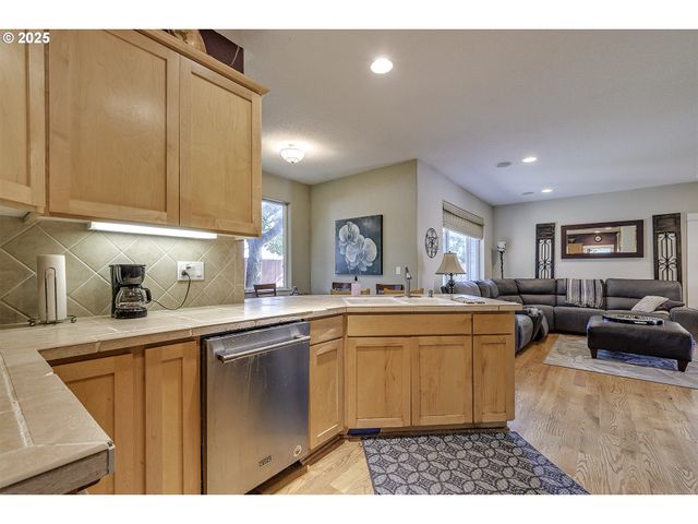 1175 Ne IRENE Ct, Hillsboro, OR 97124