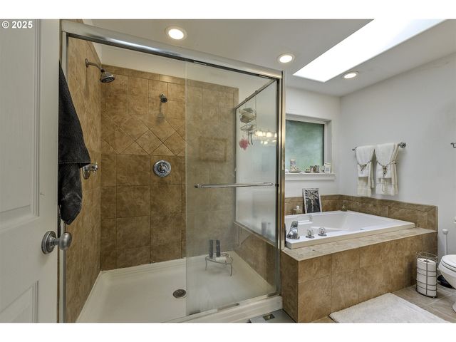 1175 Ne IRENE Ct, Hillsboro, OR 97124