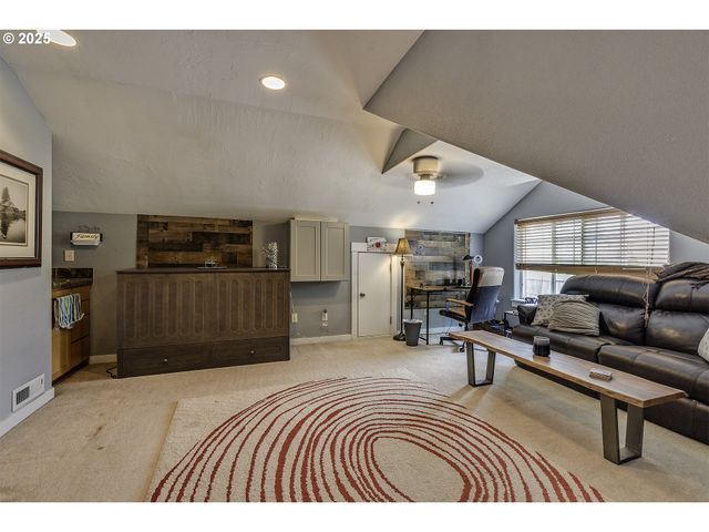 1175 Ne IRENE Ct, Hillsboro, OR 97124