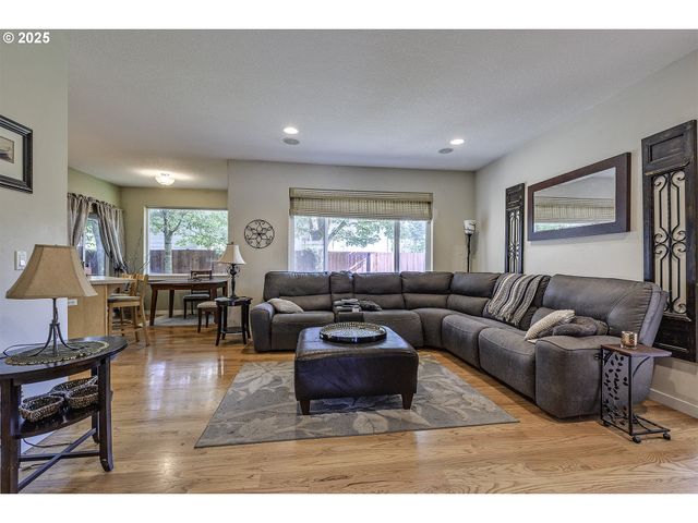 1175 Ne IRENE Ct, Hillsboro, OR 97124