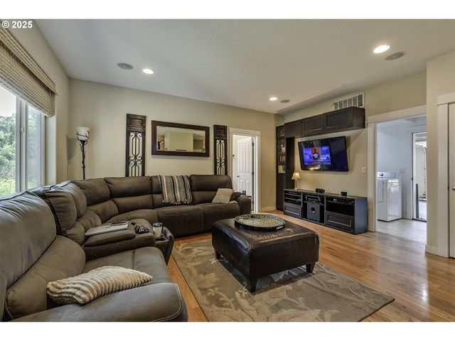 1175 Ne IRENE Ct, Hillsboro, OR 97124