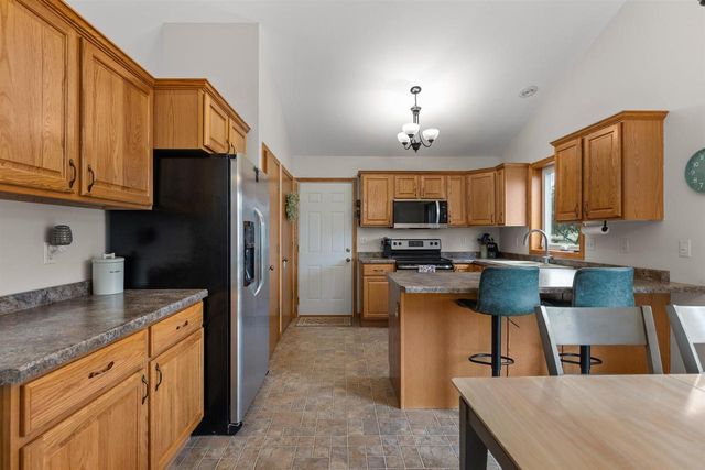 1140 GRASSY PLAINS DRIVE, Neenah, WI 54956