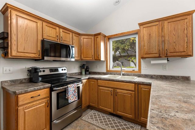 1140 GRASSY PLAINS DRIVE, Neenah, WI 54956