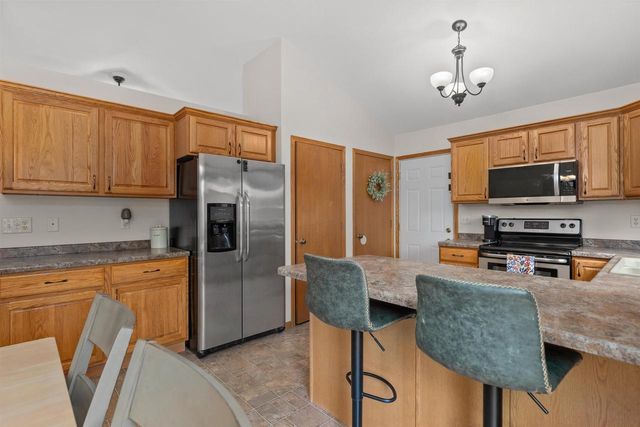 1140 GRASSY PLAINS DRIVE, Neenah, WI 54956