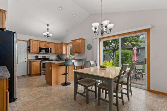 1140 GRASSY PLAINS DRIVE, Neenah, WI 54956