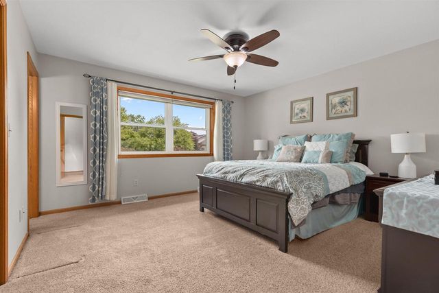 1140 GRASSY PLAINS DRIVE, Neenah, WI 54956
