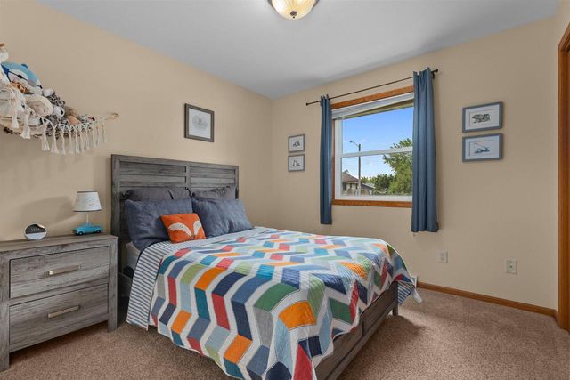 1140 GRASSY PLAINS DRIVE, Neenah, WI 54956