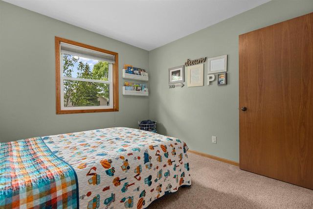 1140 GRASSY PLAINS DRIVE, Neenah, WI 54956