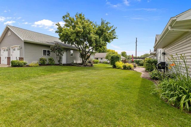 1140 GRASSY PLAINS DRIVE, Neenah, WI 54956