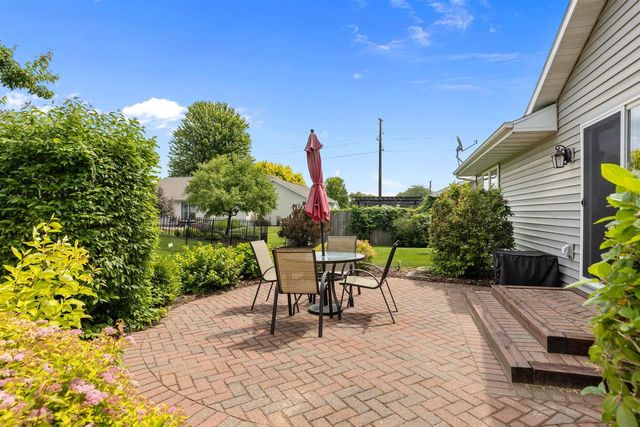 1140 GRASSY PLAINS DRIVE, Neenah, WI 54956