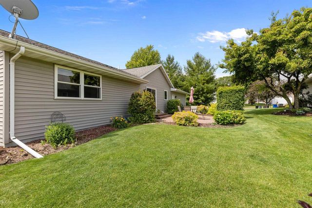 1140 GRASSY PLAINS DRIVE, Neenah, WI 54956